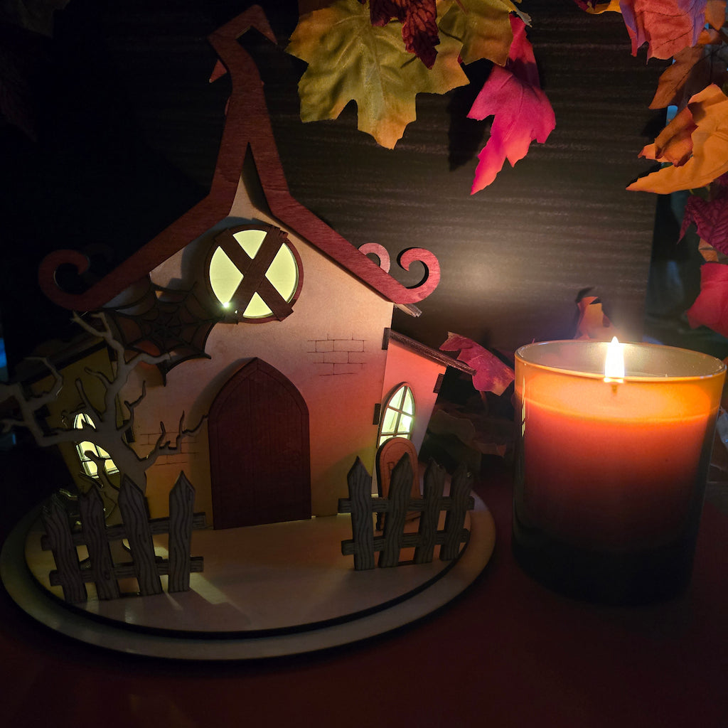 Deko "Haunted Manor" – verwunschenes Spukhaus aus Holz