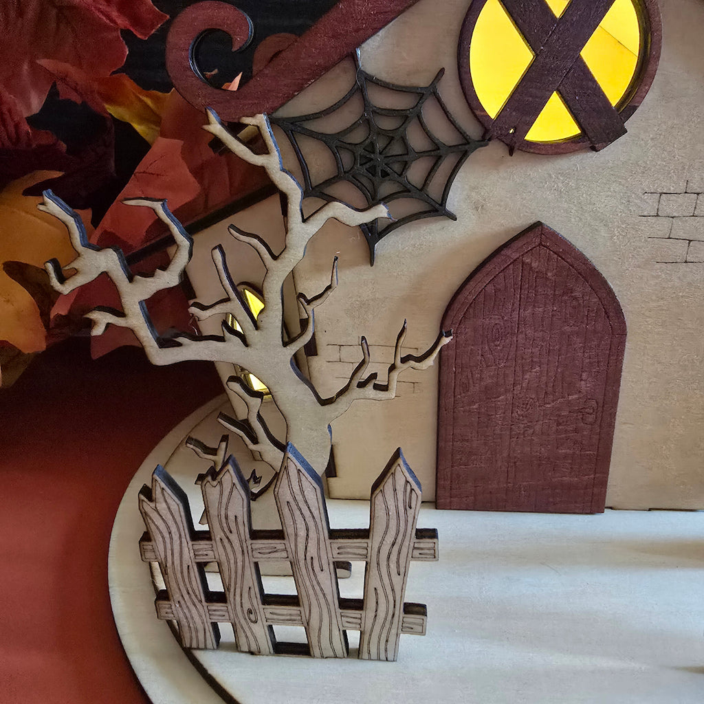 Deko "Haunted Manor" – verwunschenes Spukhaus aus Holz