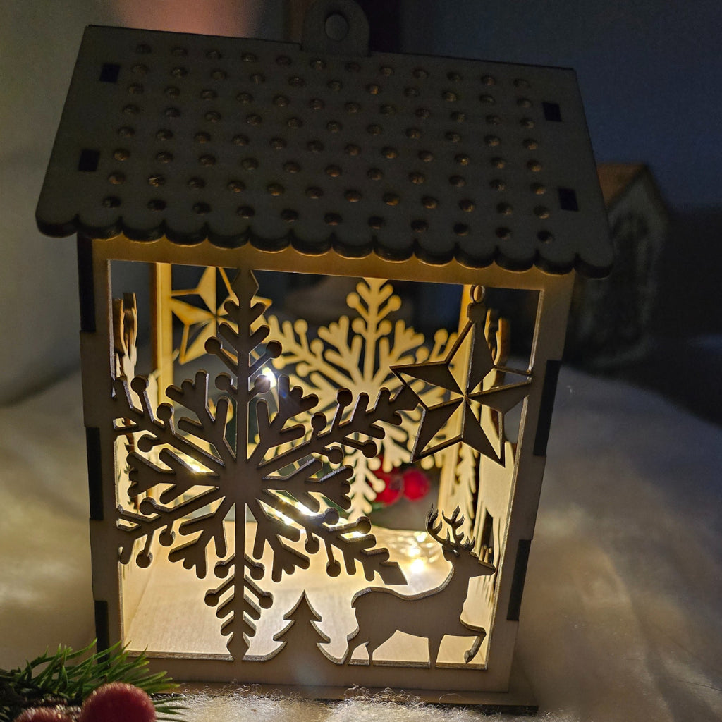 Holzhäuser mit Lichtspiel – Weihnachtsdeko aus Lindenholz