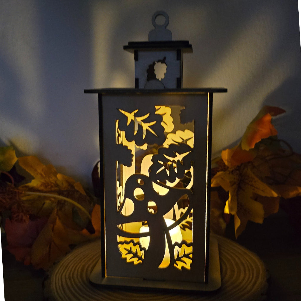 Herbstlicht – Holzlaterne mit Blätter- und Pilzmotiv