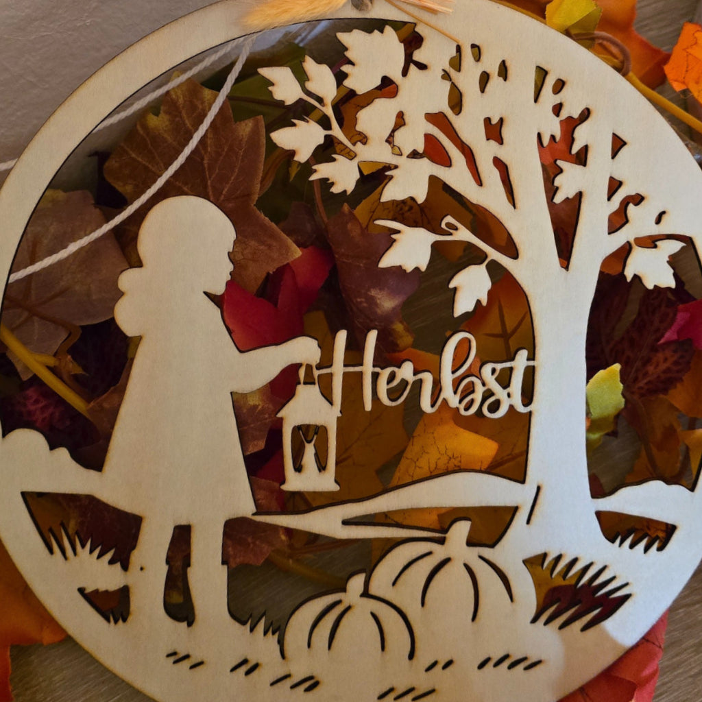 Herbst – Holzschild mit Mädchen & Laterne
