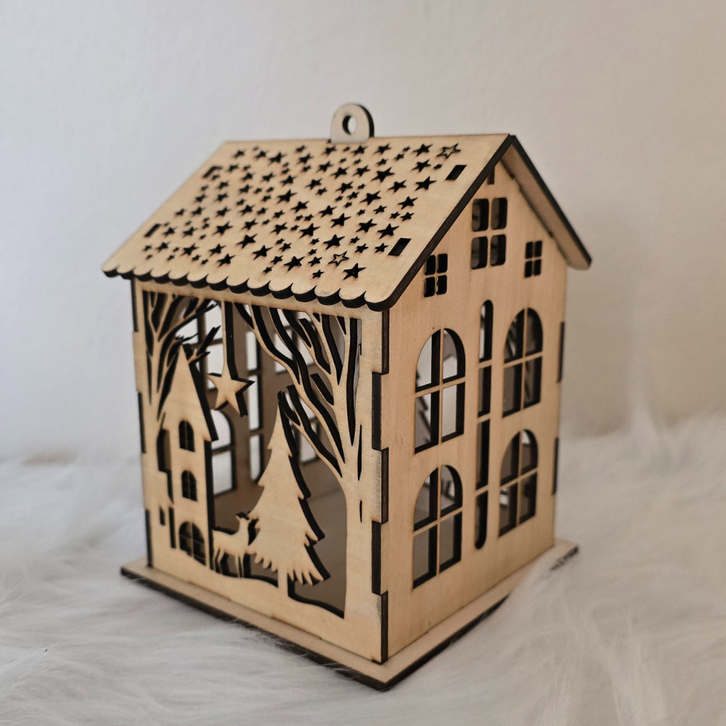 Holzhäuser mit Lichtspiel – Weihnachtsdeko aus Lindenholz