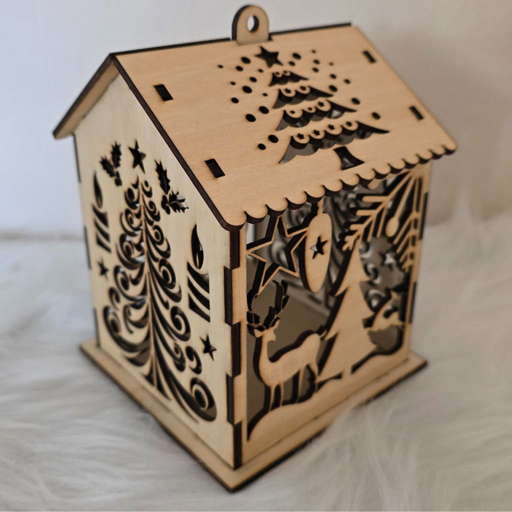 Holzhäuser mit Lichtspiel – Weihnachtsdeko aus Lindenholz